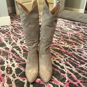 Women’s size 7.5 taupe boots